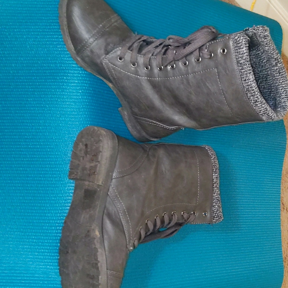 Boots grey
